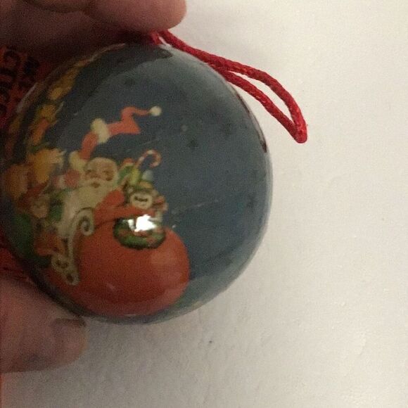 Pair of vintage paper ball Santa Christmas ornaments - Picture 7 of 9